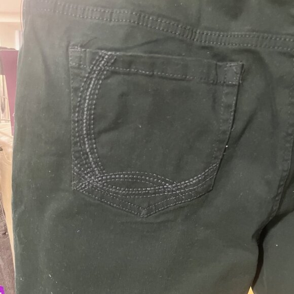 Green Jeans 14 - Picture 5 of 5